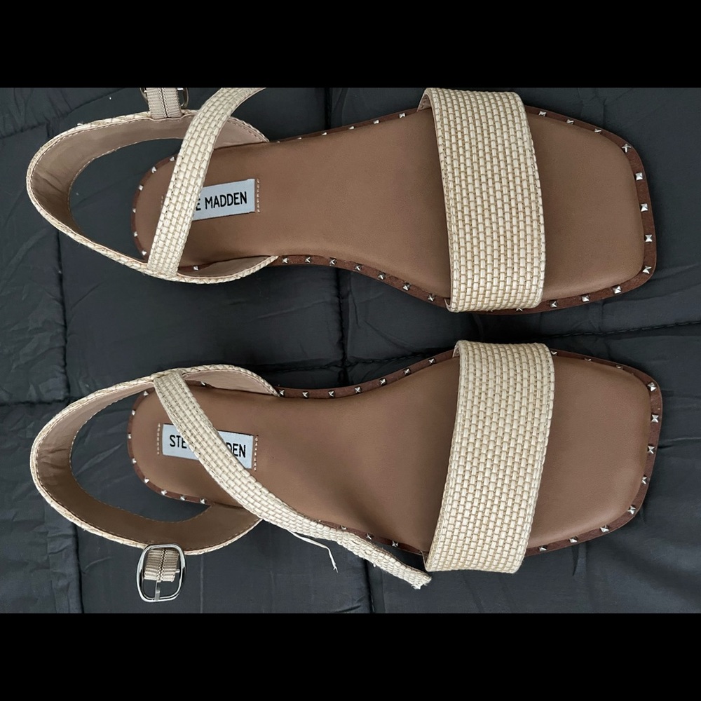 New without box Steve Madden sandals